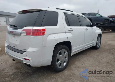 2015 GMC Terrain Denali z USA, uszkodzony, nr VIN 2GKFLZE37F6250557